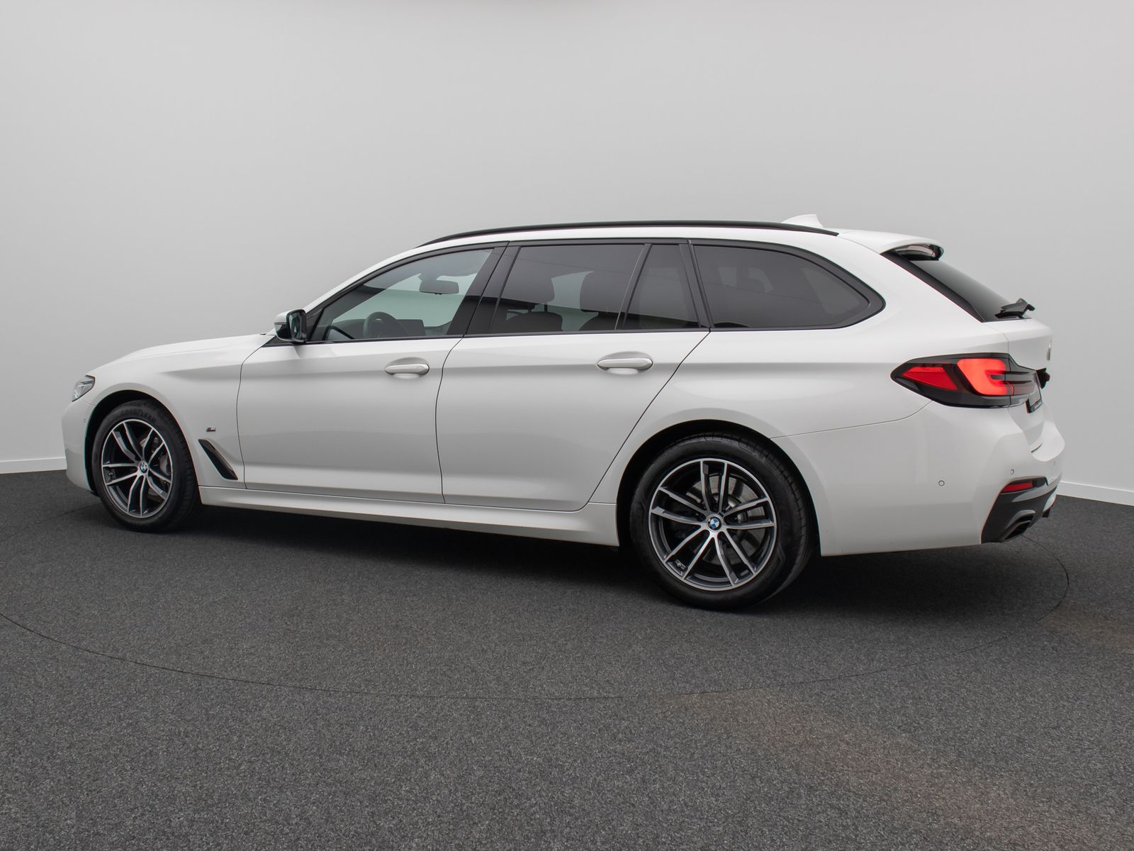 Fahrzeugabbildung BMW 530d M Sport Kamera DAB Memory ACC H/K Panorama