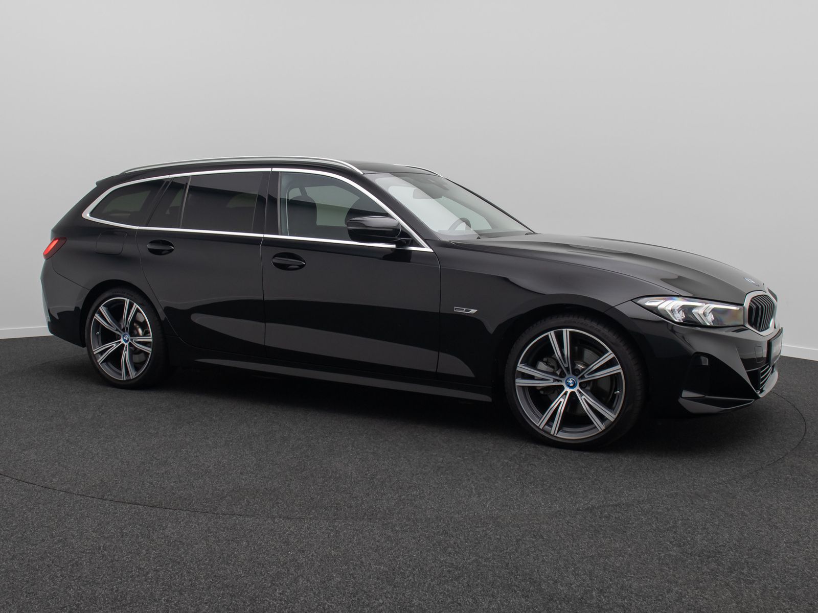 Fahrzeugabbildung BMW 330e Panorama DAB CockPit+ Widscreen PDC 19Zoll