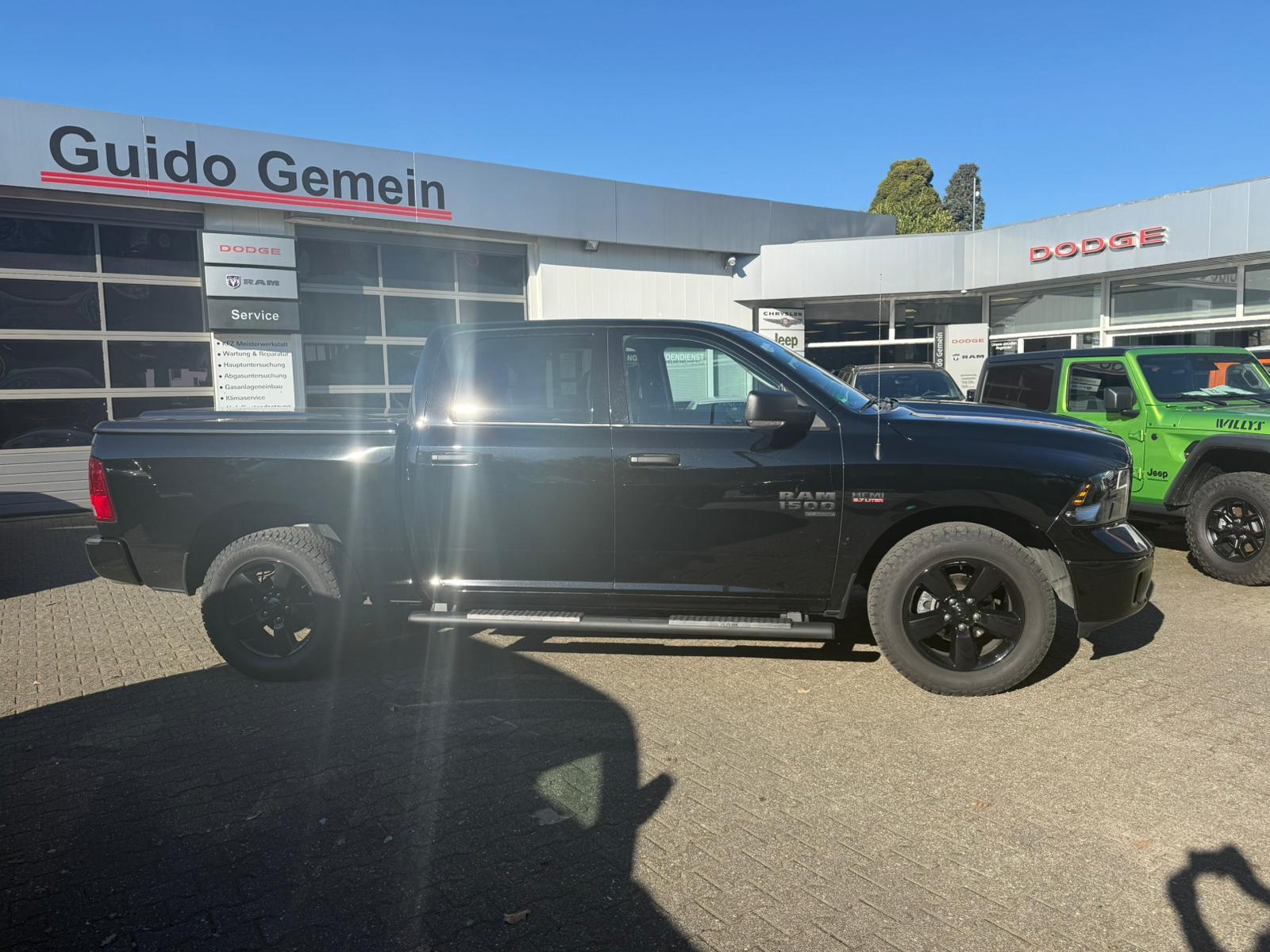 Dodge RAM 1500 SLT Classic 5.7 V8 4x4 unfallfrei 1.HD