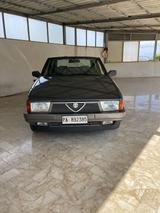 Alfa Romeo 75 1.8 - graue Alfa Romeo 75