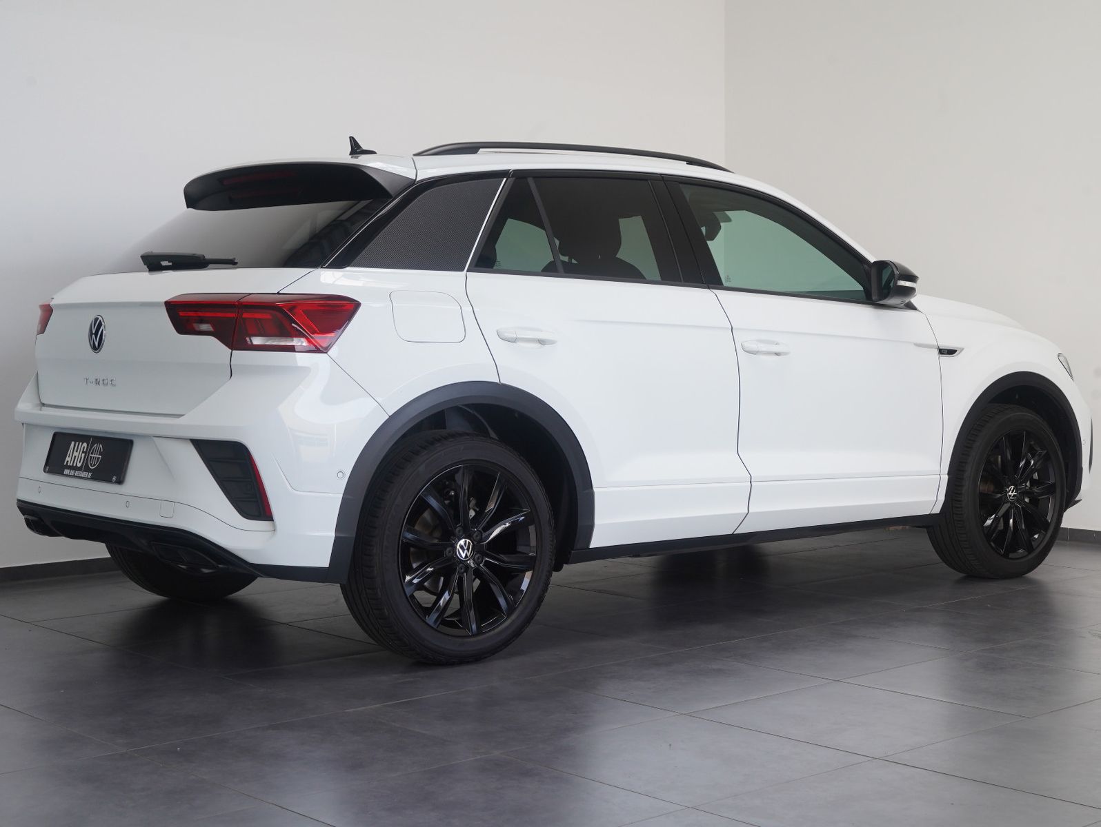 Fahrzeugabbildung Volkswagen T-Roc 1.5 TSI DSG R-Line BLACKSTYLE PANO