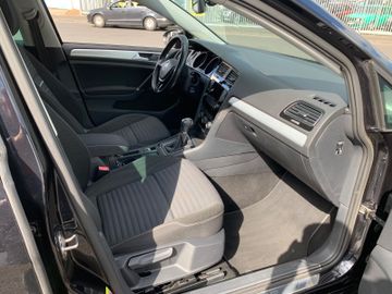 Volkswagen Golf - 6