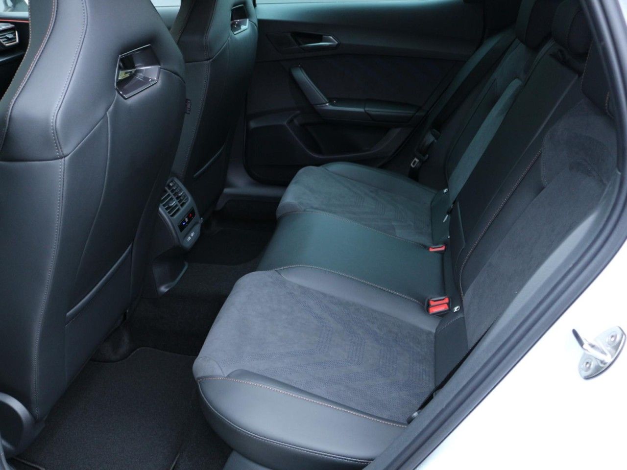 Fahrzeugabbildung CUPRA Formentor 1.5 eTSI 150 PS 7-Gang-DSG