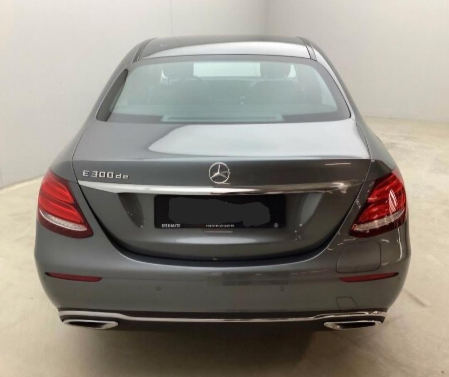 Mercedes-Benz E300 de BATTERIE-ZERTIFIKAT SEHR GUT, MASS.SITZ 