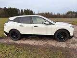 BMW iX xDrive40 - HUD-AHK-Laser-Sport-Driving-Pro - weiße BMW iX