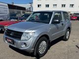 Mitsubishi Pajero 3.2 DI-D 4WD *3-TÜRIG/KURZ/AHK 3.5TO* - Mitsubishi Pajero aus 2013