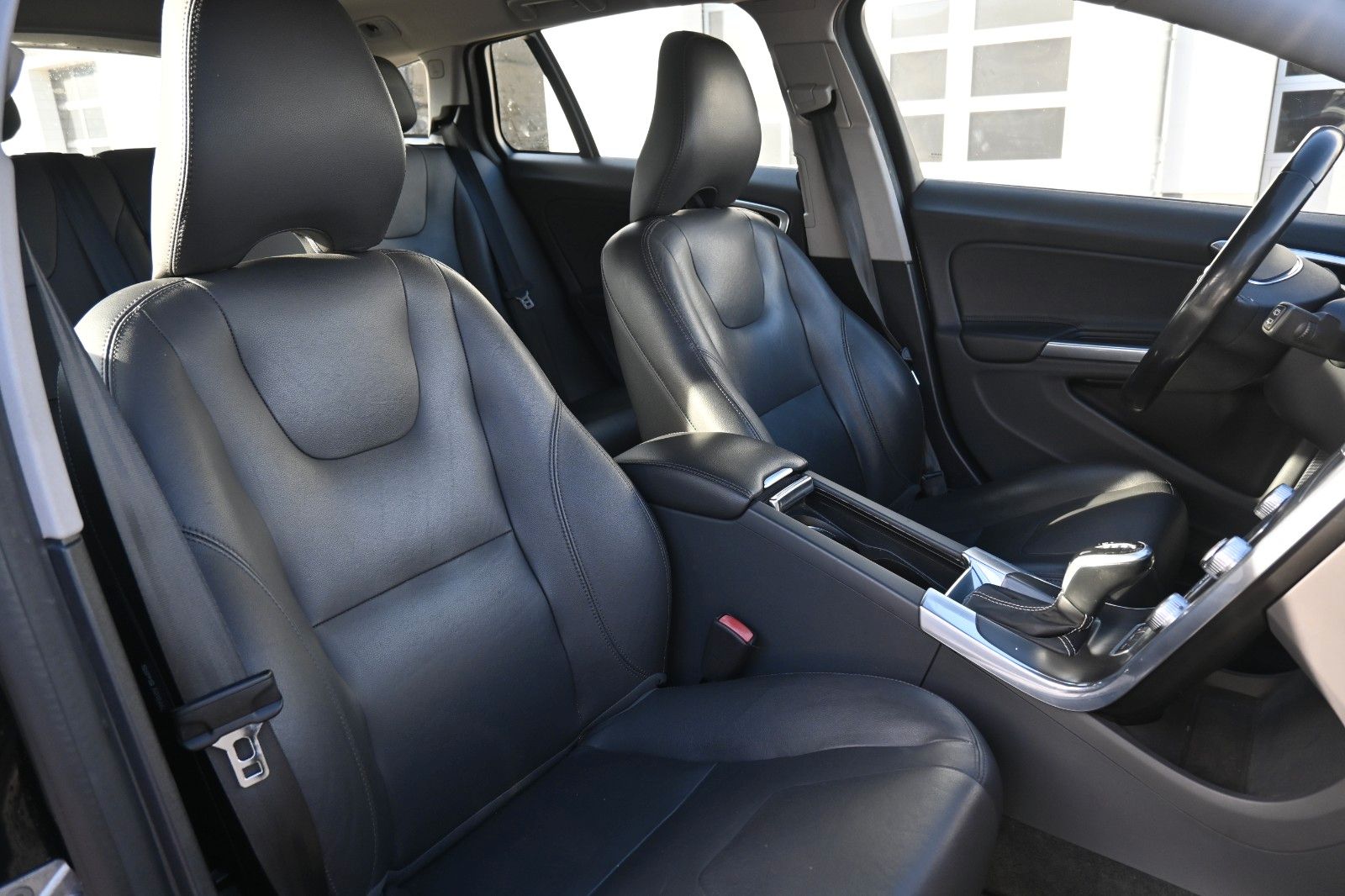 Fahrzeugabbildung Volvo V60 Kombi D6 Summum AWD*NAV*LED*TEMPO*