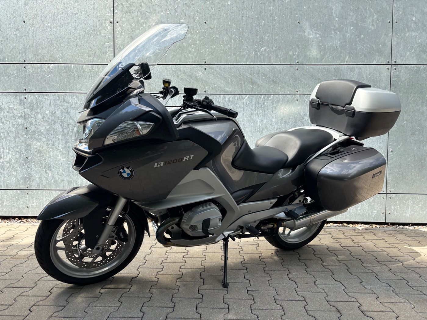 Fahrzeugabbildung BMW R 1200 RT mit Topcase und Navigator aus 1. Hand