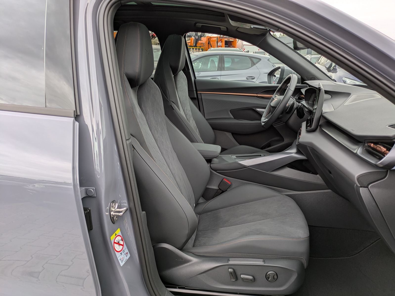 Fahrzeugabbildung CUPRA Terramar 2.0 TSI 4D VZ HUD*MATRIX*PANO*DCC*20"