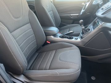 Ford Kuga - 10