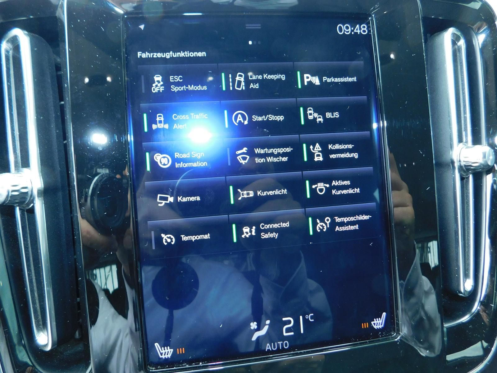 Fahrzeugabbildung Volvo XC40 D3 Momentum Pro