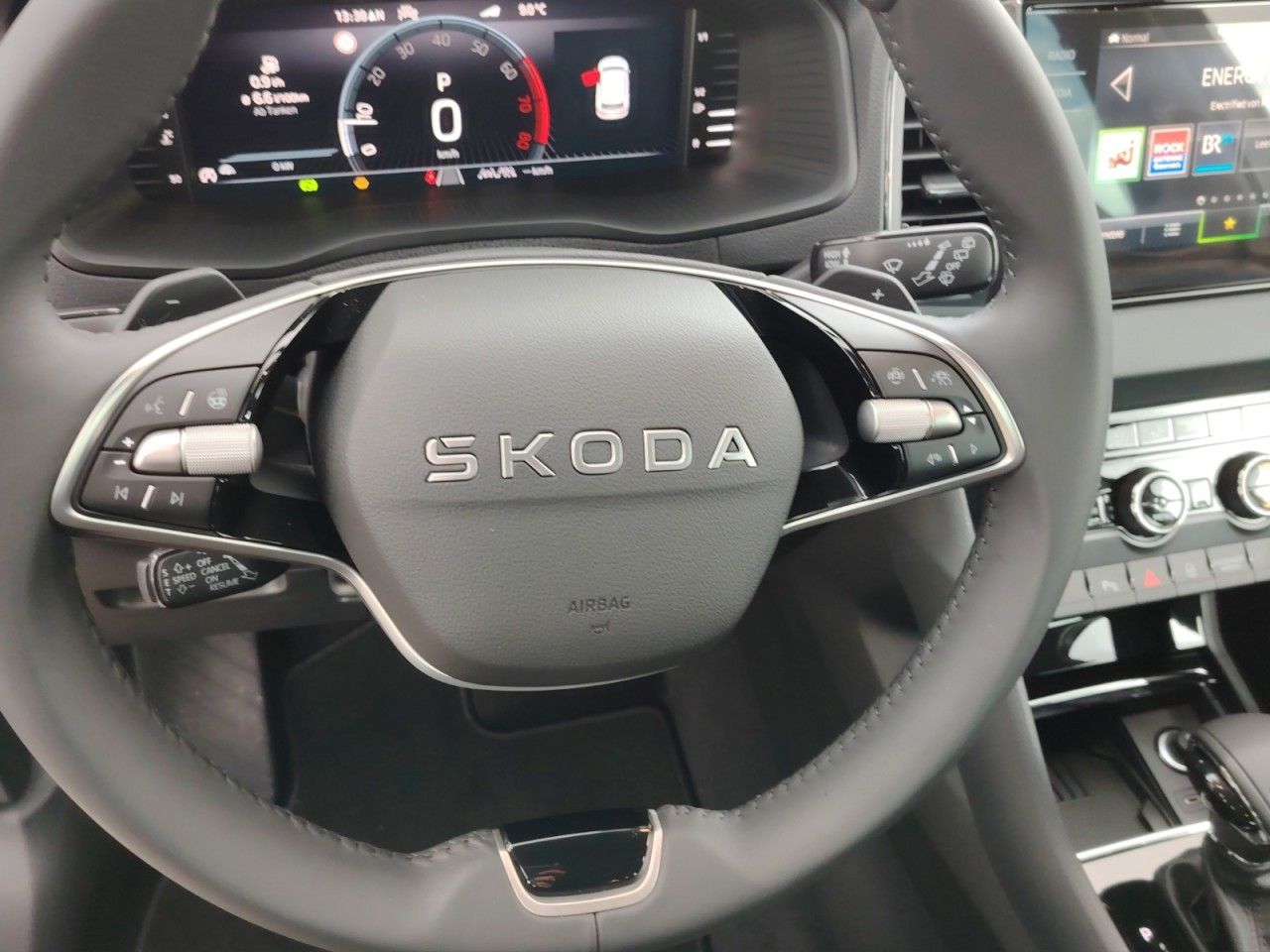 SKODA Karoq Selection Style TSI DSG – 5 Jahre Garantie - Bild 11