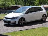 Volkswagen Golf VII GTI Performance 2.0 TSI DSG | Oryxweiß 