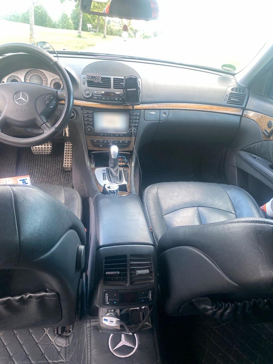 Mercedes-Benz E320 2004 — photo 13