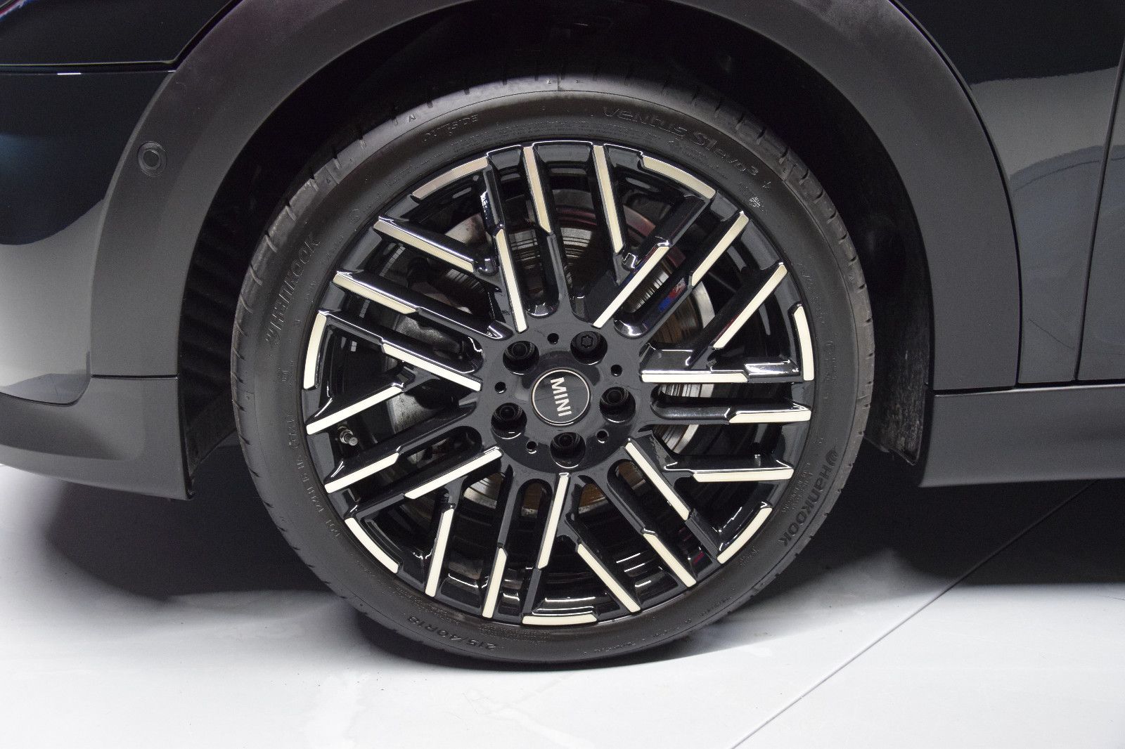 Fahrzeugabbildung MINI Cooper C Favoured Trim Paket-L Pano h/k HuD