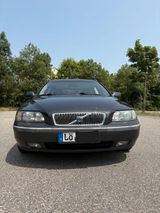 Volvo V70 T5 -2,3 - Volvo V70 mit Benzin-Antrieb: Leder, Kombi, Automatik, Klimaanlage