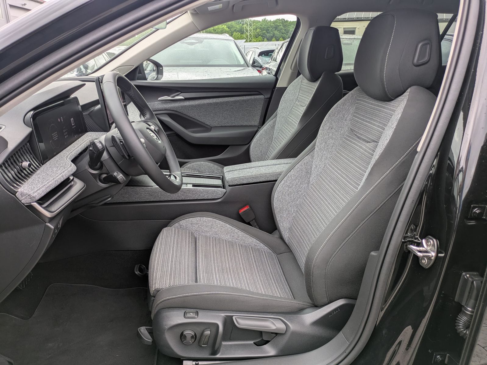 Fahrzeugabbildung SKODA Superb 2.0 TDI 4x4 Selection MATRIX*AHK*5J GAR.