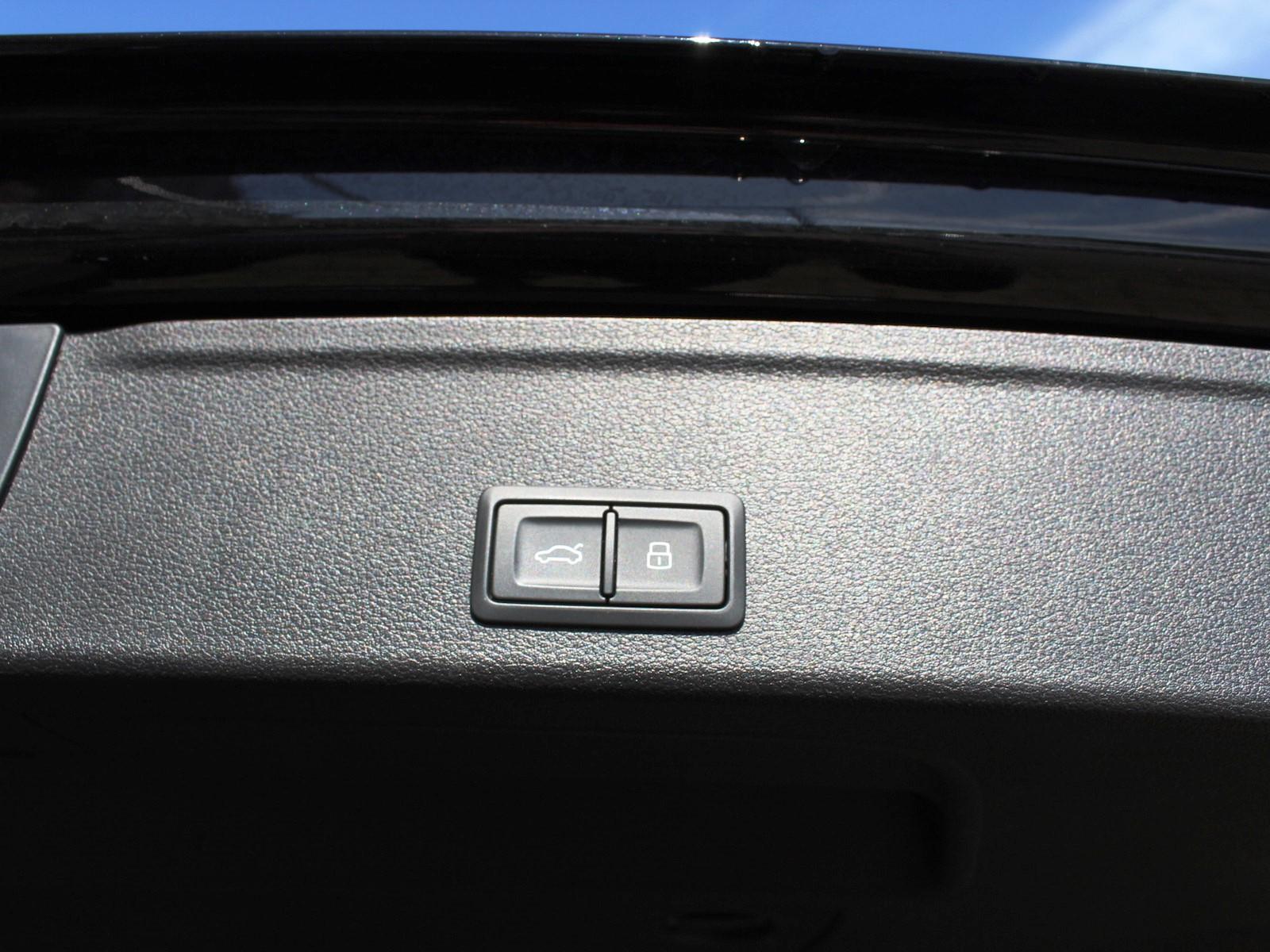 Audi A4 40 TFSI quattro S Line Panorama Kamera B&O WR