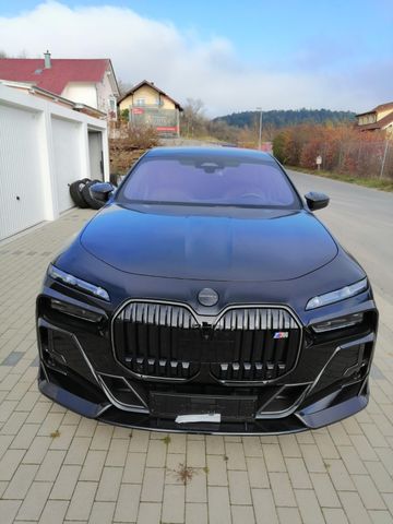 BMW M760e XdriveTheaterMANSORY