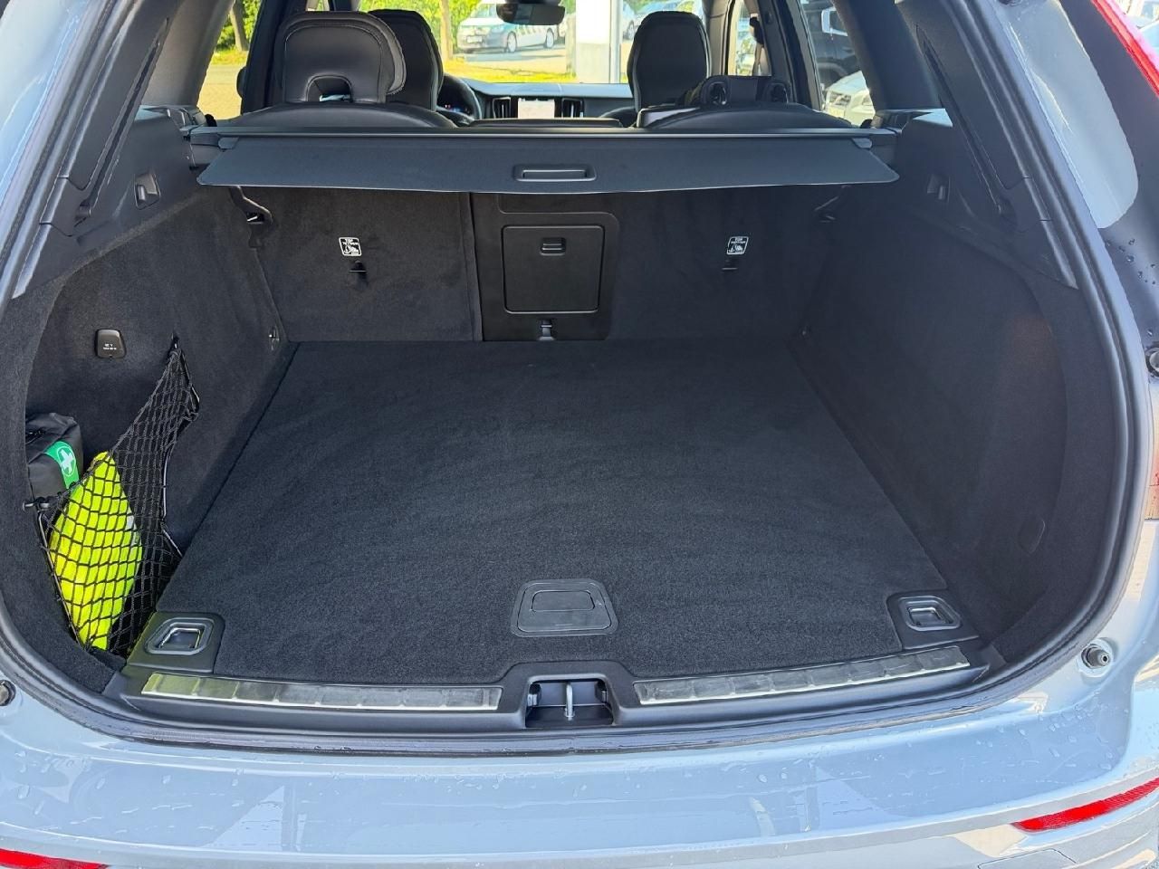Fahrzeugabbildung Volvo XC60 B4 Diesel Plus Dark 2WD