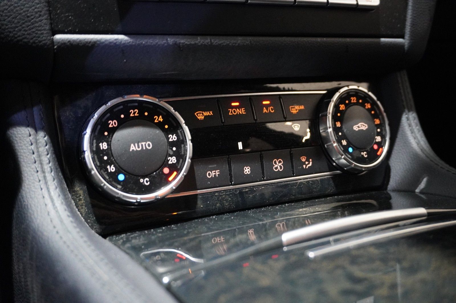 Fahrzeugabbildung Mercedes-Benz CLS 350 COUPE NAVI/AMG/KAMERA/MULTIBEAM/SH/TEMP.