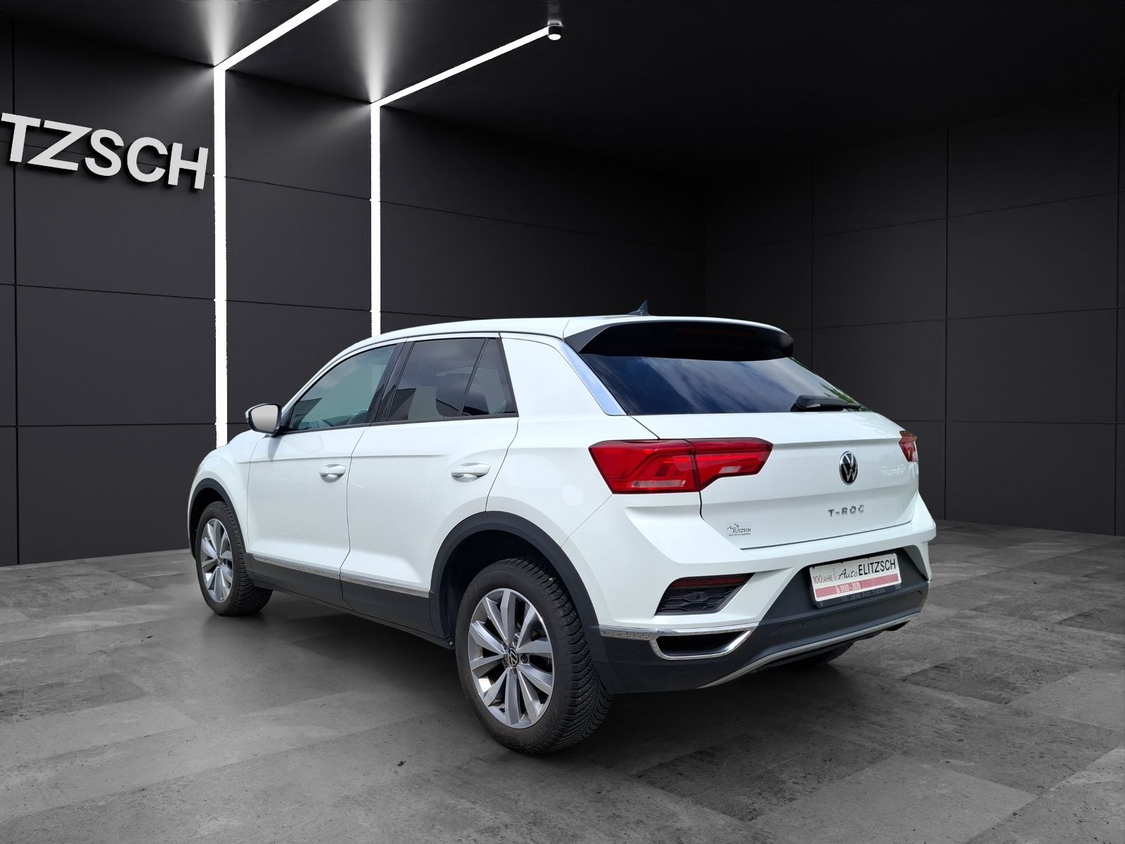 Fahrzeugabbildung Volkswagen T-Roc TSI Style LED AHK Navi ACC RFK SH LM