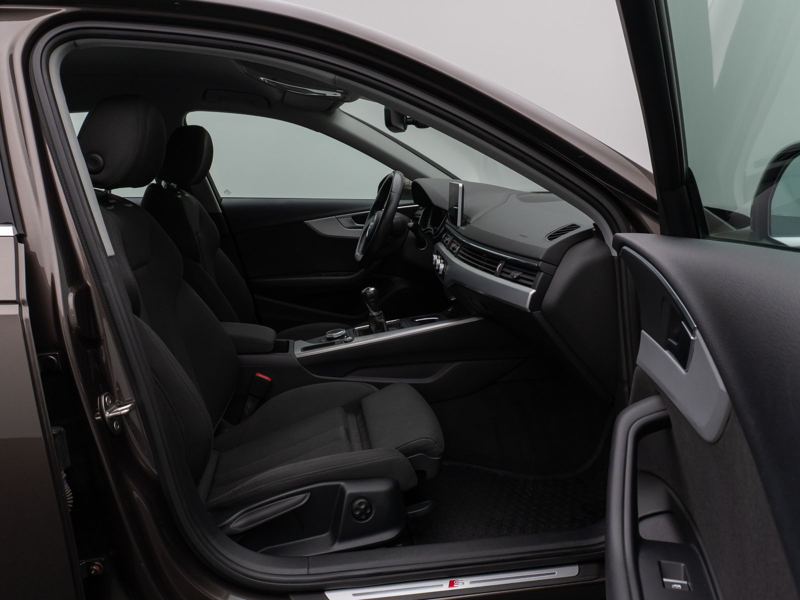 Fahrzeugabbildung Audi A4 2.0 TFSI Lim. Sport S Line Virtual AHK Tempom