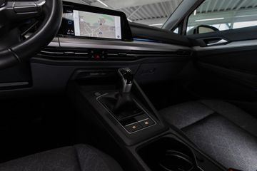 Bild 14 VW Golf VIII Life Navi Sitzheizung Lenkradheizung
