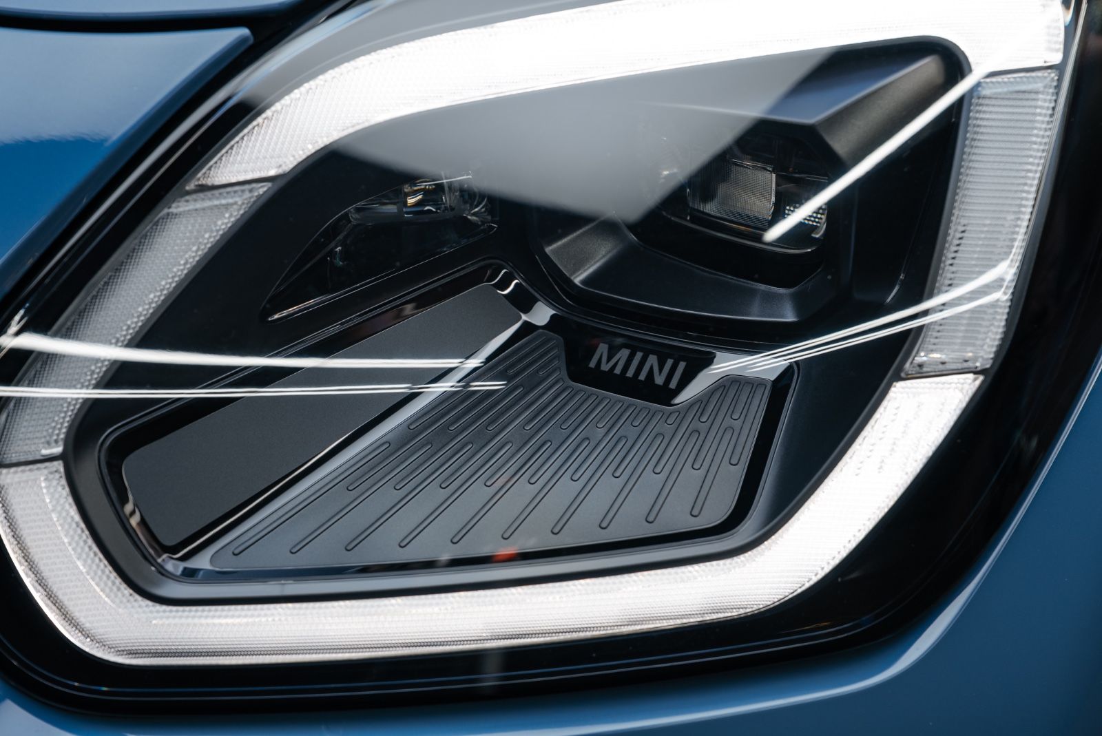 Fahrzeugabbildung MINI Countryman SE ALL4