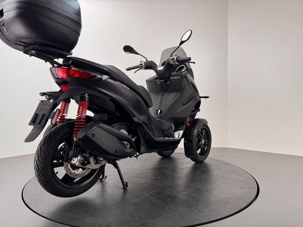 Fahrzeugabbildung Piaggio MP3 300 HPE *SERVICE NEU *TOPCASE