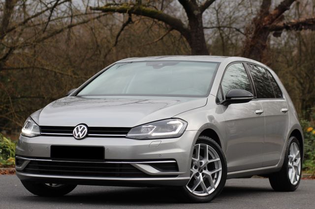 Volkswagen Golf VII Lim. IQ.DRIVE *LED*NAVI*KAMERA*PDC*TOP!