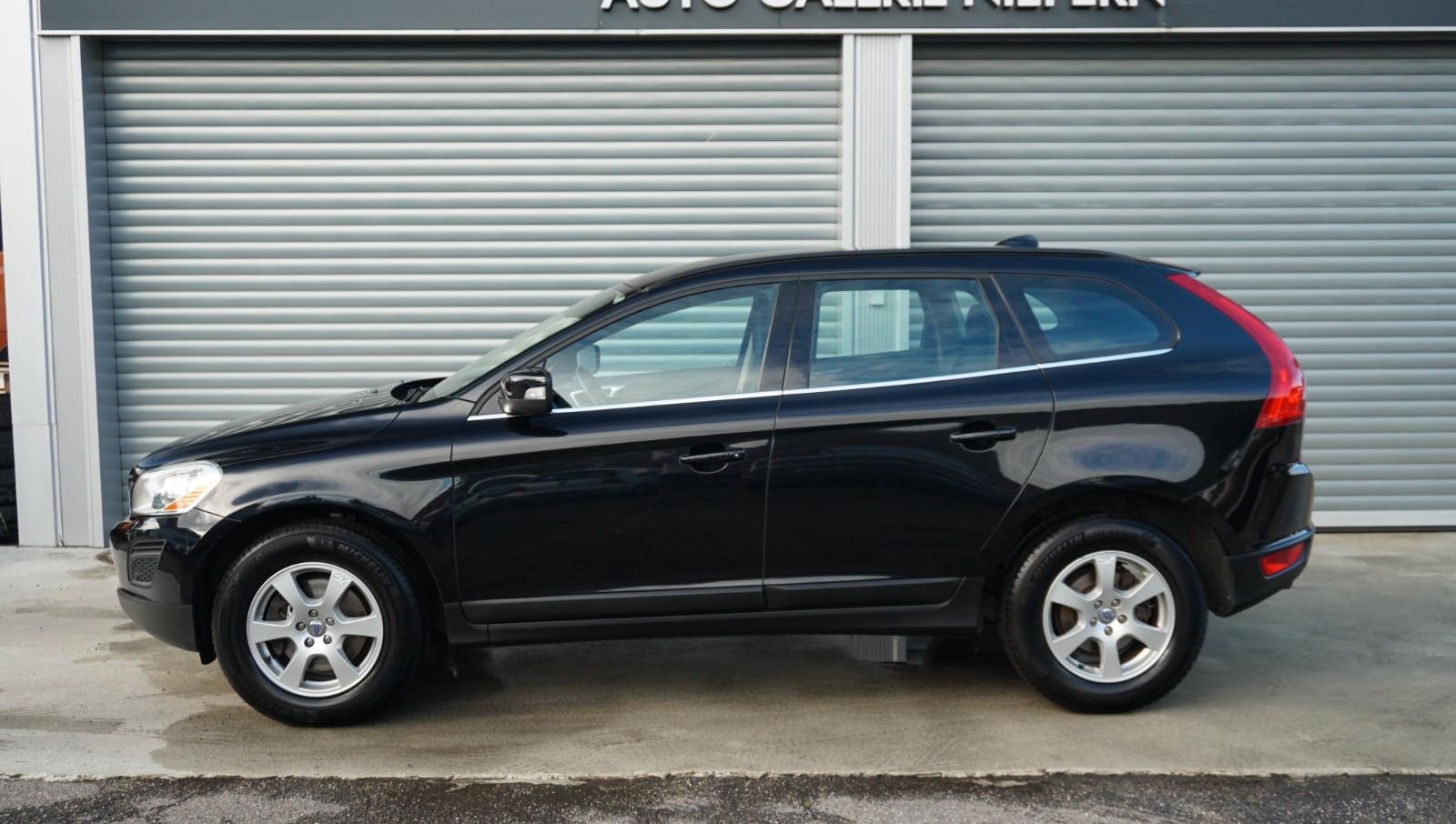 VOLVO XC60 - MOMENTUM - 163 CV - BVM - HAYON ÉLECTRIQUE