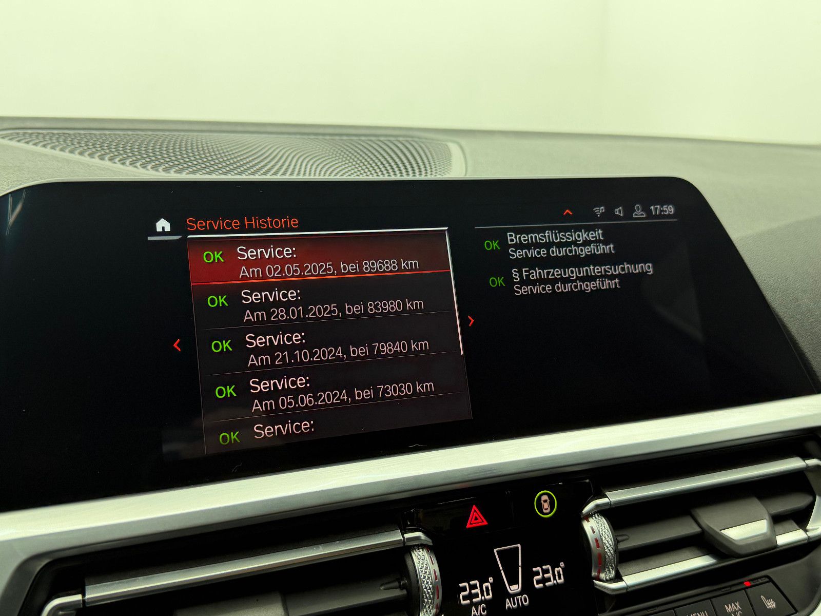 Fahrzeugabbildung BMW 330i xDrive M-SPORT/LIVE COC/HiFi/DEUTSCH