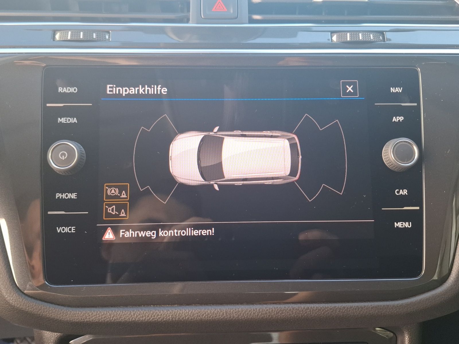 Fahrzeugabbildung Volkswagen Tiguan TSI Life LED Navi ACC PDC SHZ