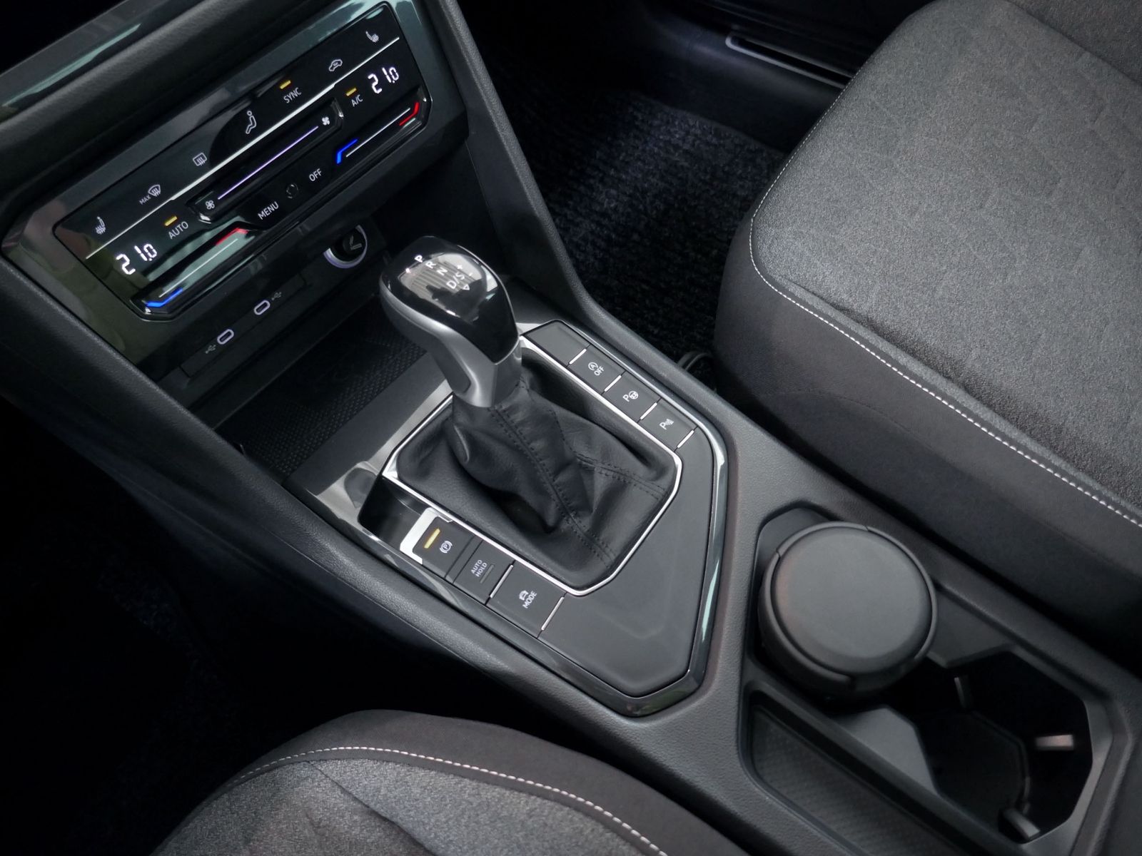 Fahrzeugabbildung Volkswagen Tiguan MOVE 1.5 TSI DSG | LED RFK ACC Navi