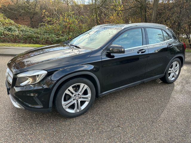 MERCEDES-BENZ GLA 220