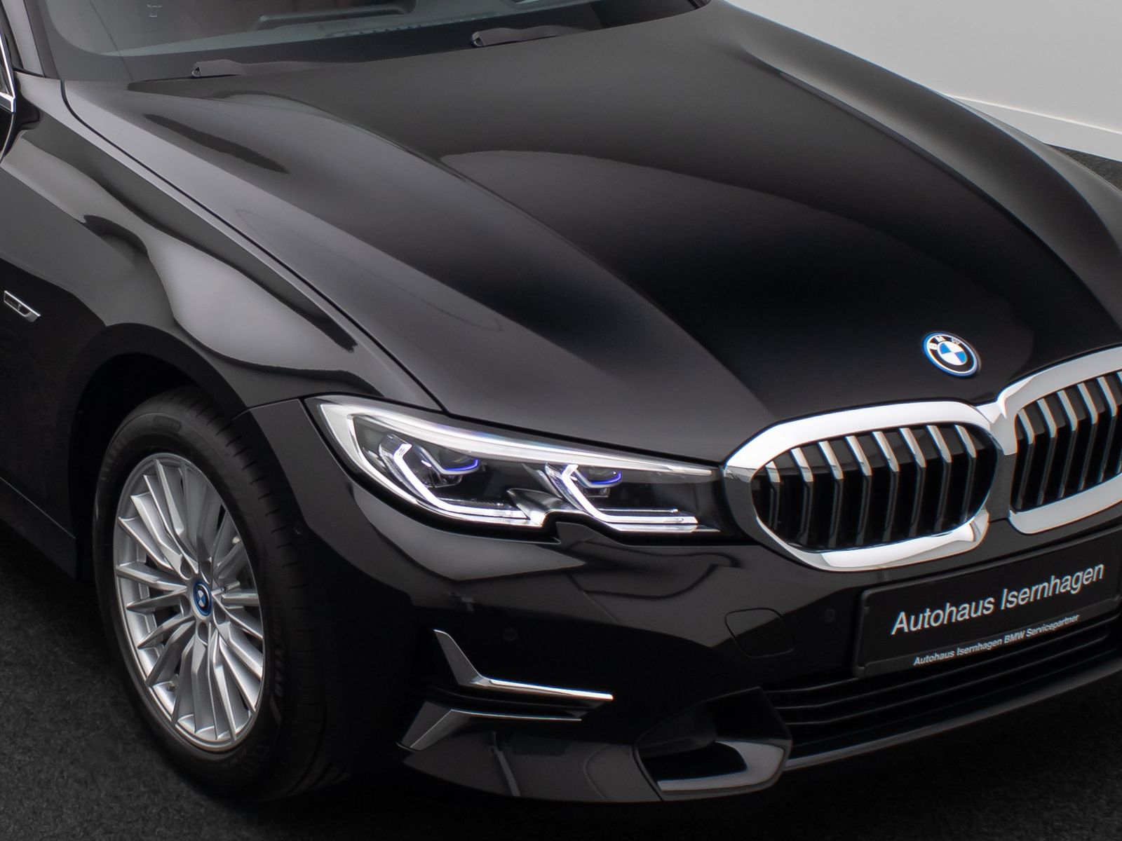Fahrzeugabbildung BMW 330e LuxuryLine Kamera Laser HUD DAB HiFi Komfor