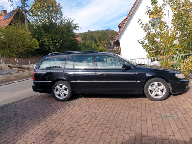 Opel Omega B  2.2  Facelift