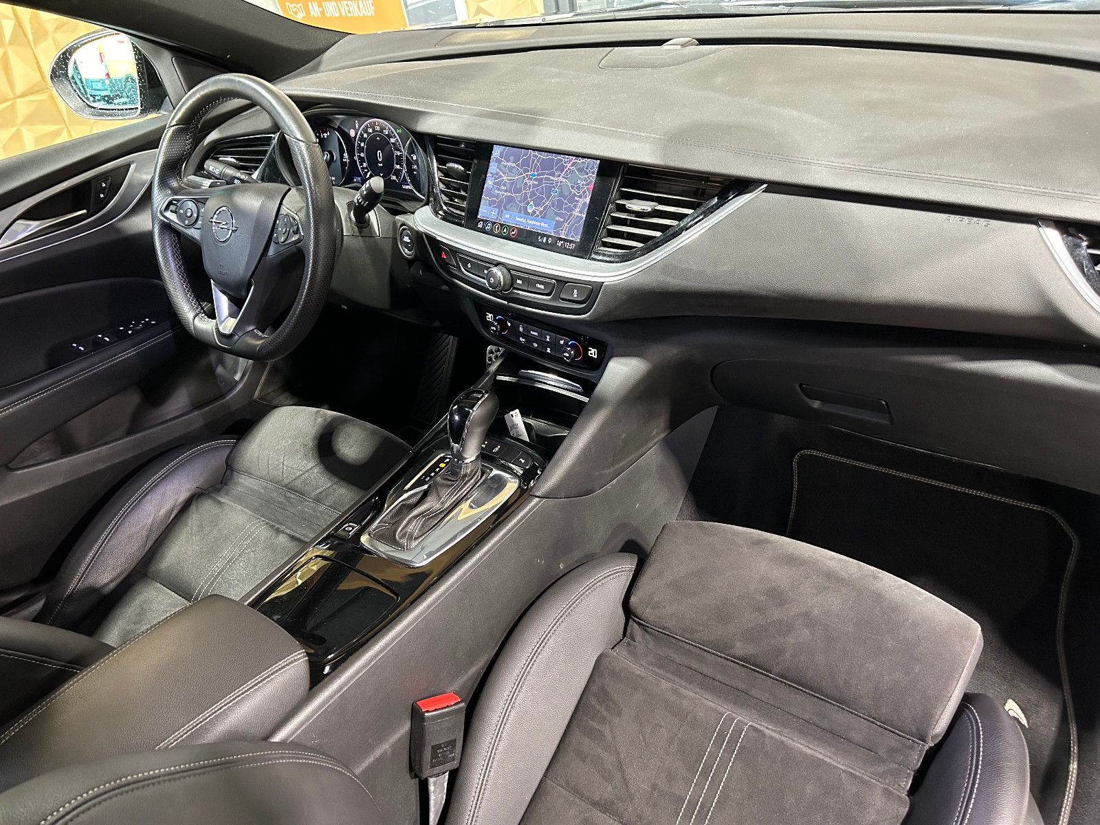 Fahrzeugabbildung Opel Insignia B Sports Tourer Ultimate/8-FACH/APPLE/