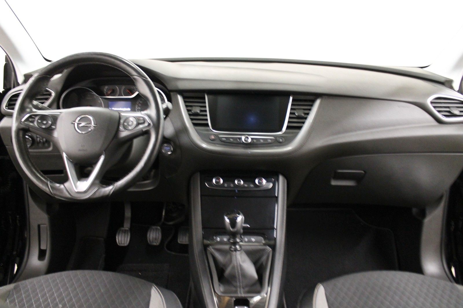 Fahrzeugabbildung Opel Grandland X 1.2 Turbo 96 kW