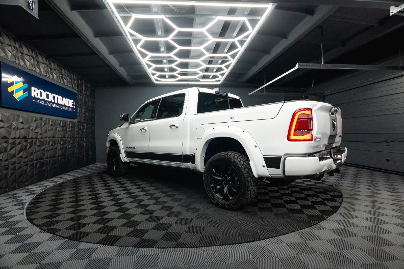 Fahrzeugabbildung Dodge RAM 5.7 V8 HEMI 4x4 LIMITED LONGHORN 100%Options