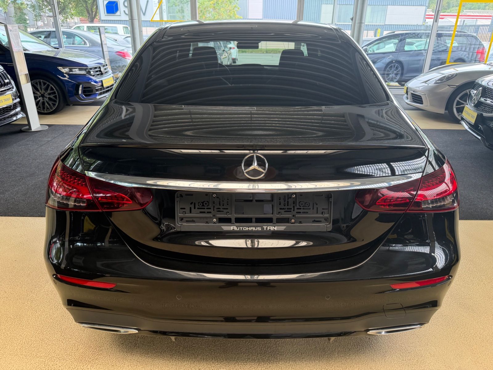 Fahrzeugabbildung Mercedes-Benz E 400 4Matic*AMG-Line*Burmester