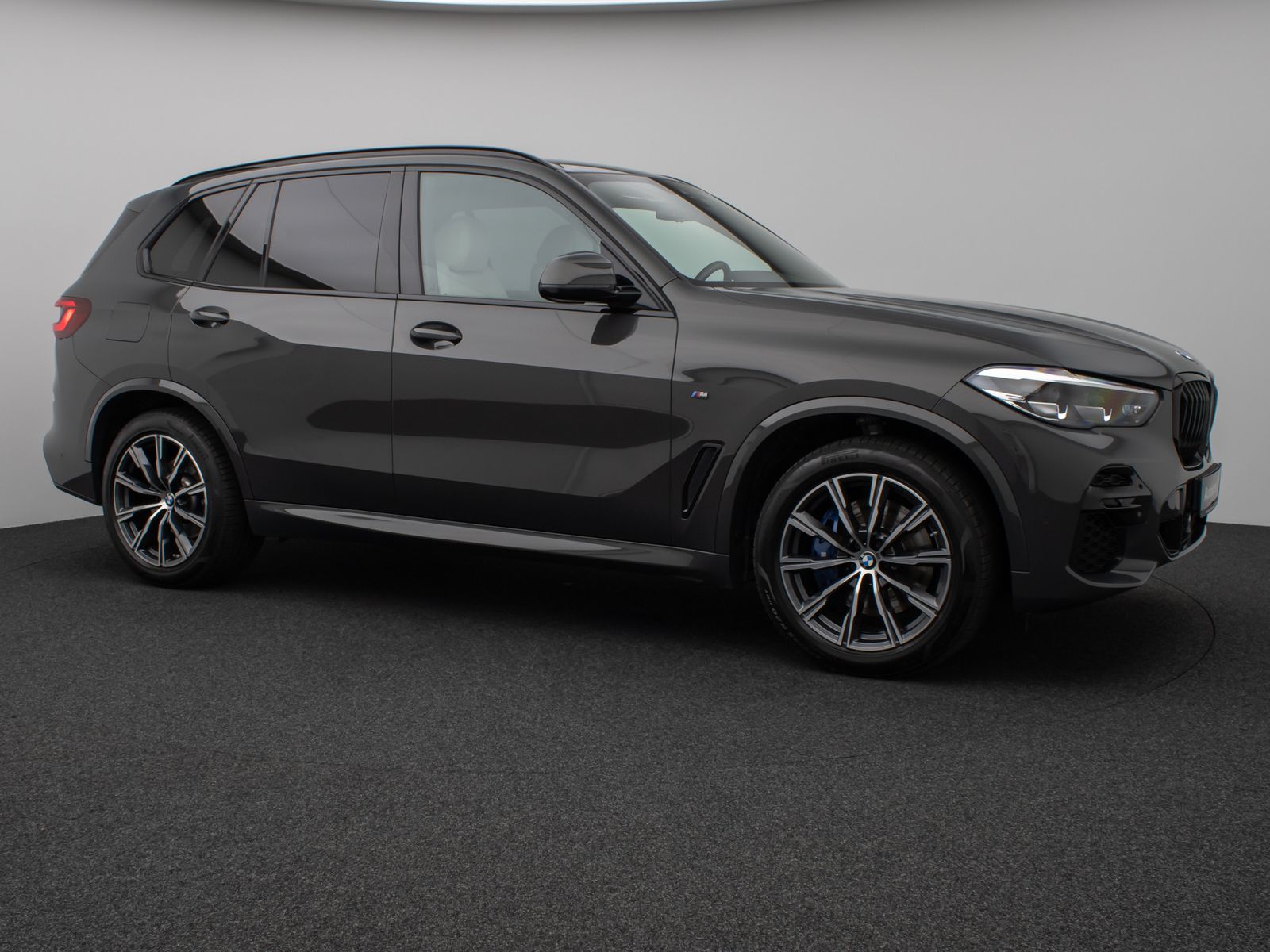 Fahrzeugabbildung BMW X5 xD30d M Sport Kamera HUD DAB HiFi Komfort 20"