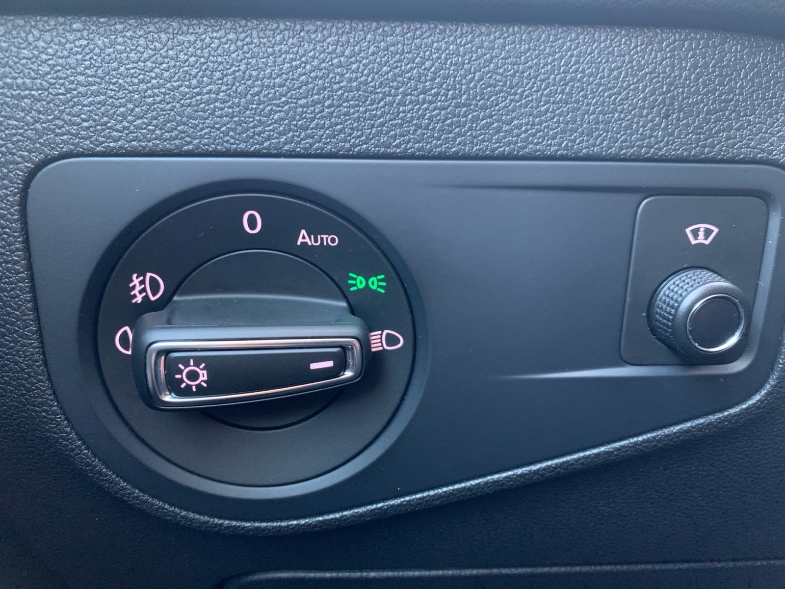 Fahrzeugabbildung Volkswagen Tiguan 1.5 TSI 7-DSG Highline OPF Navi AHK