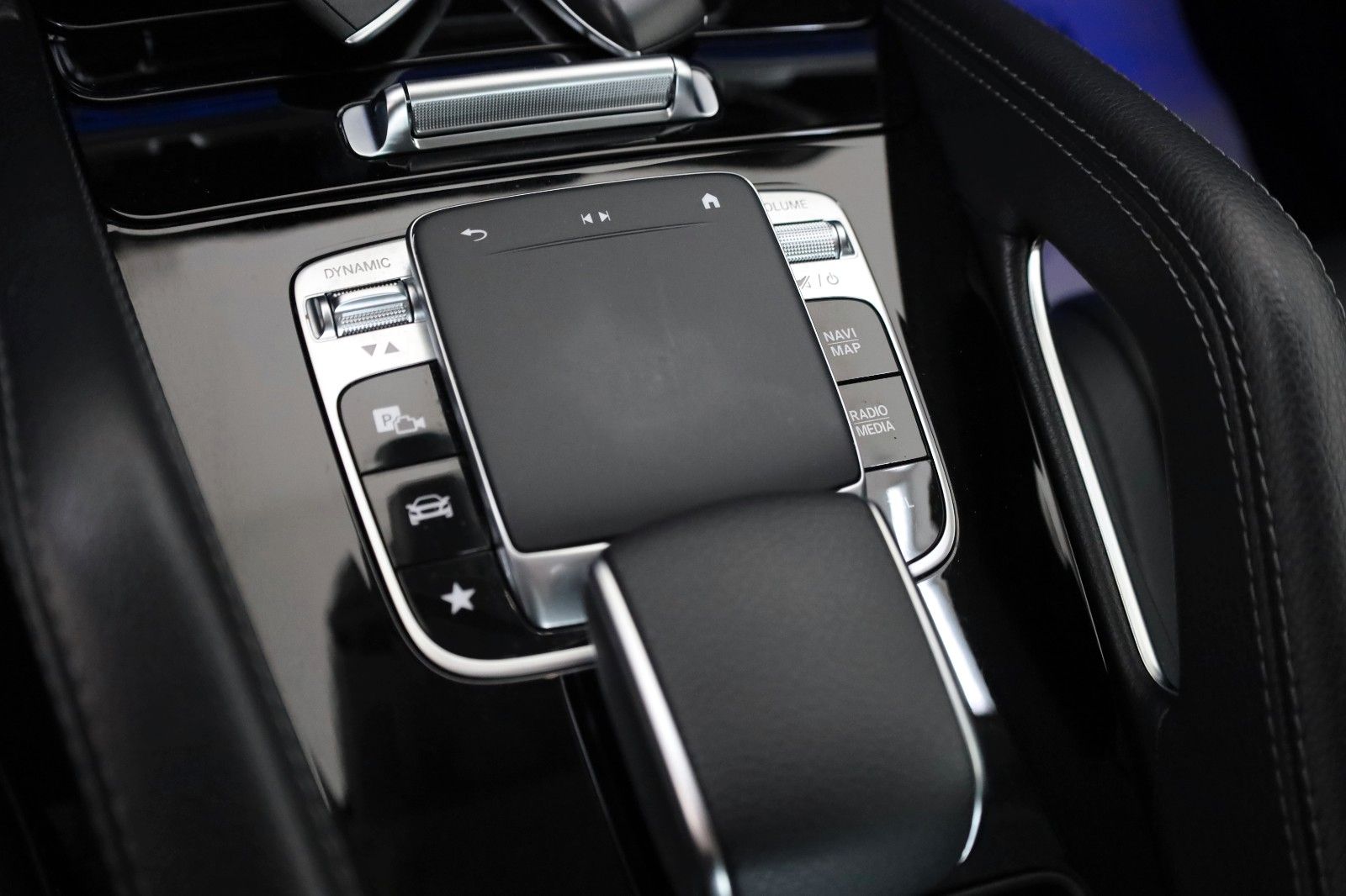 Fahrzeugabbildung Mercedes-Benz GLE 350d 4M AMG Line Leder,Navi,LED,360°,ParkPak