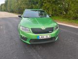 Skoda Octavia 2.0 TDI RS Combi RS - Skoda Octavia: Grün