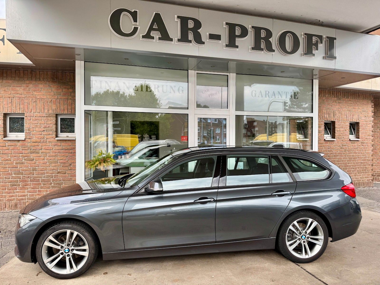 Fahrzeugabbildung BMW 320 i Touring Sport Line Autom. Navi/LED/53 Tkm