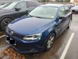 Volkswagen Jetta VI Match 1.6TDI Navi Pdc Shz - Volkswagen Jetta aus 2012: TDI