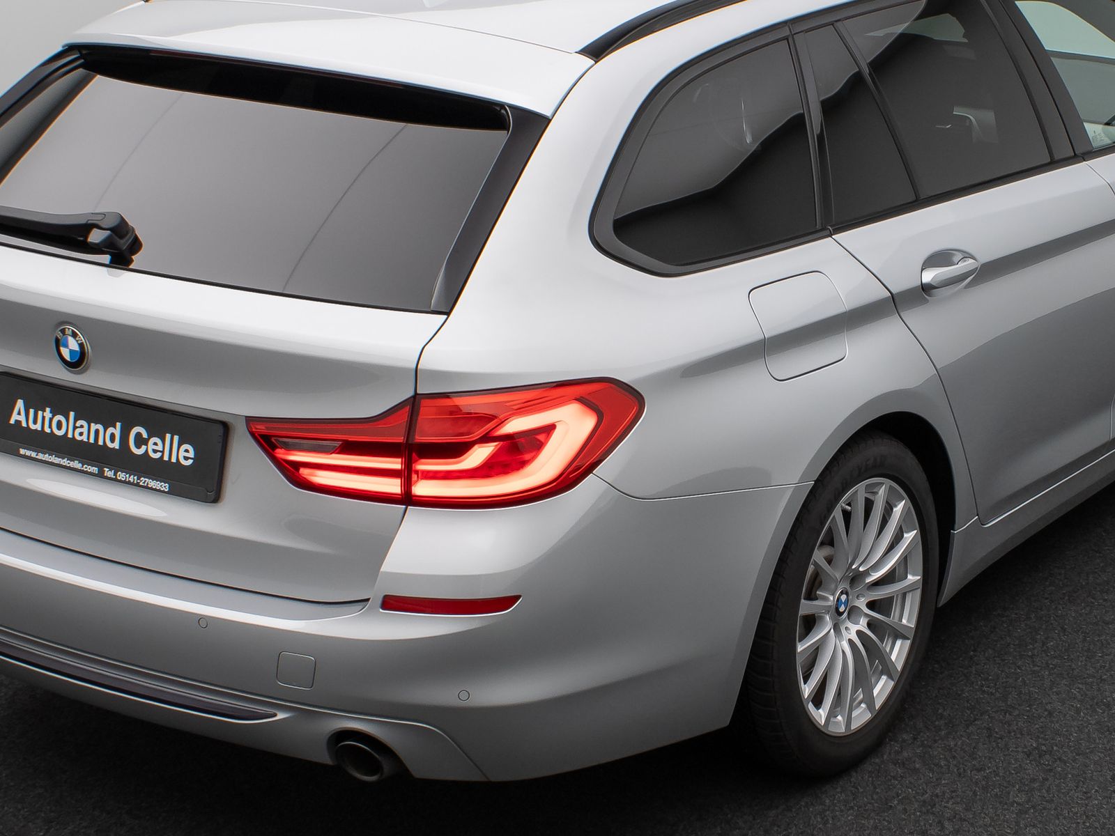 Fahrzeugabbildung BMW 520d  Sport Line HUD HiFi PDC Alarm DisplayKey