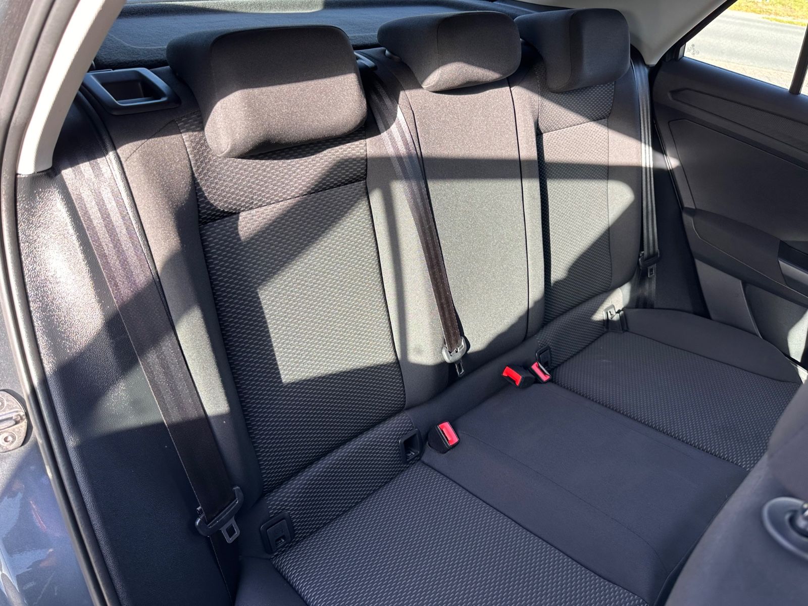 Fahrzeugabbildung Volkswagen T-Roc 1.0 TSI AHK/Navi/APP/PDC/GJR/LM 16"